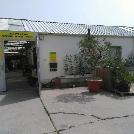 Rastlinky.sk Greenhouse Guestrooms *