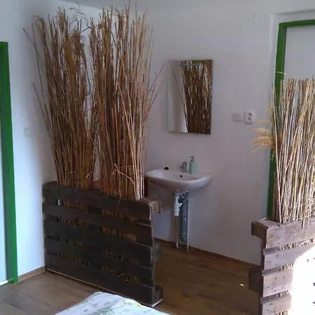Rastlinky.sk Greenhouse Guestrooms בית הארחה