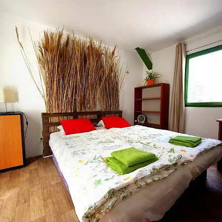 Rastlinky.sk Greenhouse Guestrooms * ברטיסלאבה