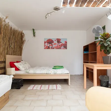 Rastlinky.sk Greenhouse Guestrooms ברטיסלאבה