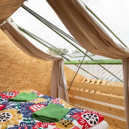 Rastlinky.sk Greenhouse Guestrooms براتسيلافا