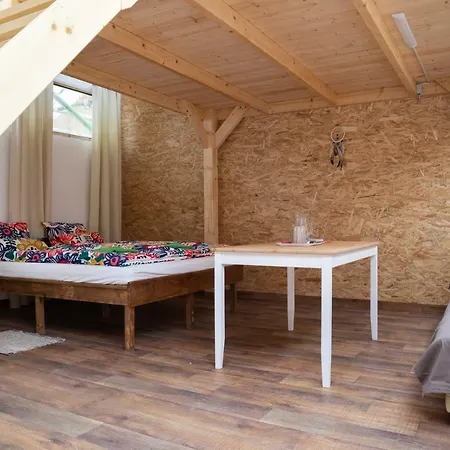 ゲストハウス Rastlinky.sk Greenhouse Guestrooms *